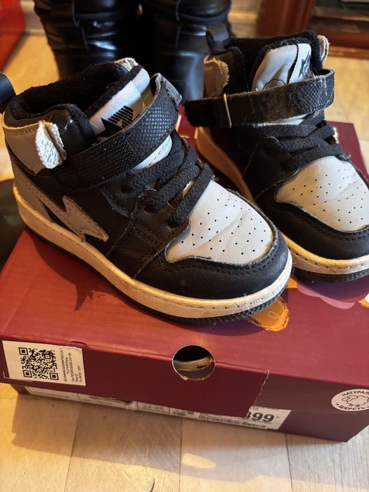 Продам детскую обувь