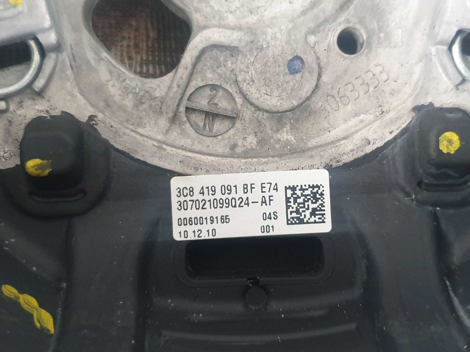 Оригинален мултифункционален кожен волан с пера F1 за Пасат Б6,Б7 и СС