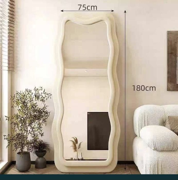 Напольное зеркало  волнистую (изогнутую) раму