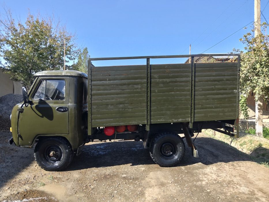 УАЗ бортовой 3303