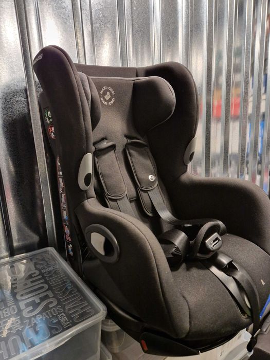 Maxi Cosi Axiss Autheblack въртящ се детски стол за кола