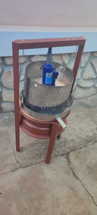 Хидравлична преса за плодове и мед