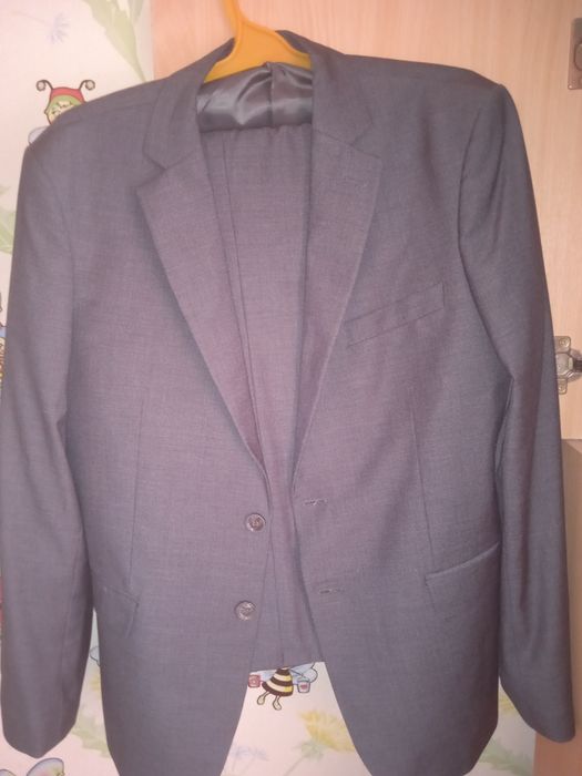 Продам классический костюм