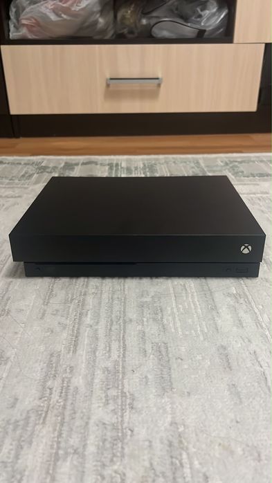Продам Xbox one X на 1 тб