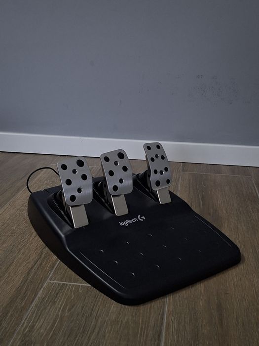 Volan Logitech G29 + Schimbător– PC / PS4 / PS5