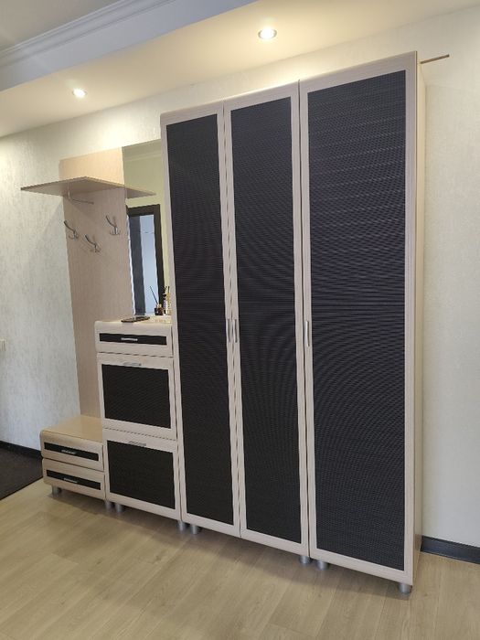 Продам шкаф в прихожую