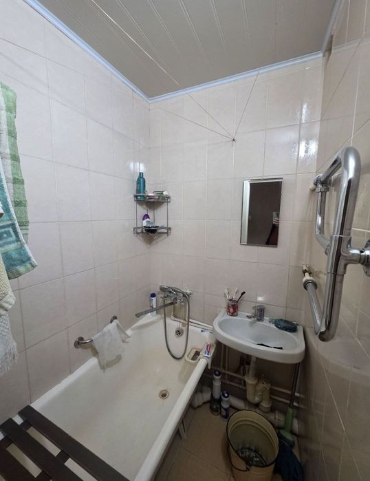 Продается квартира 3 комнаты.  Чиланзар Г9 балкон 2/6