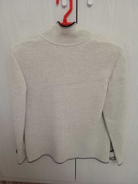 Продам жакет трикотажный