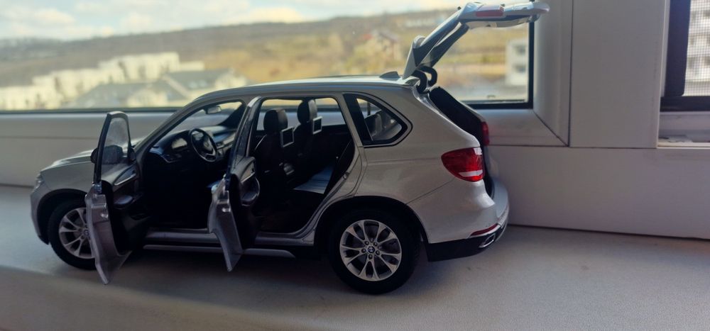 Machete 1:18 Mercedes BMW Norev Paragon Kyoasho