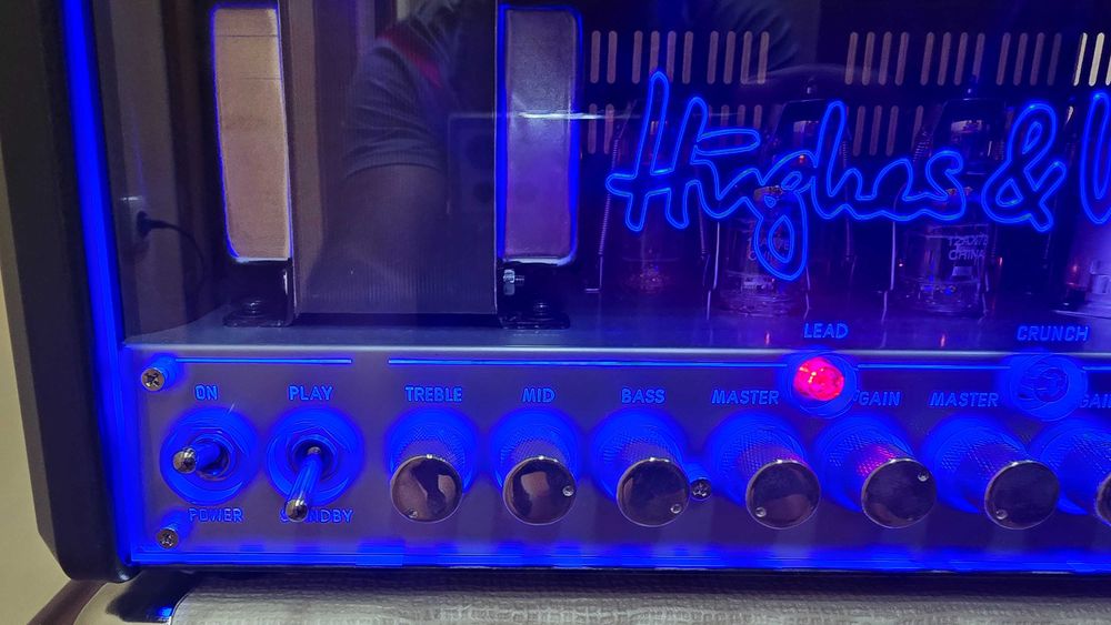Hughes and Kettner Tubemeister 36 лампов усилвател за китара с лека неизправност