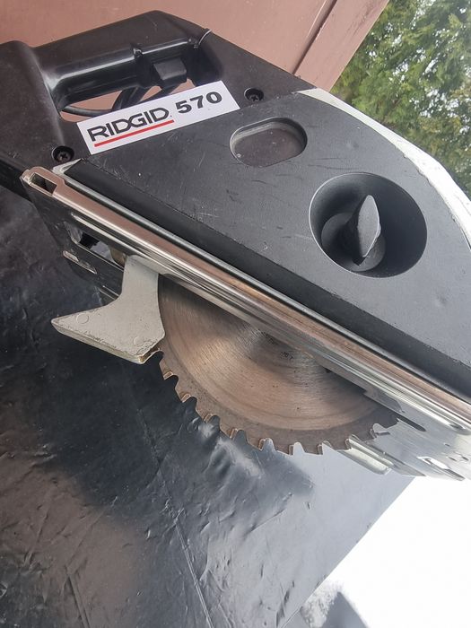 Vând circular metal