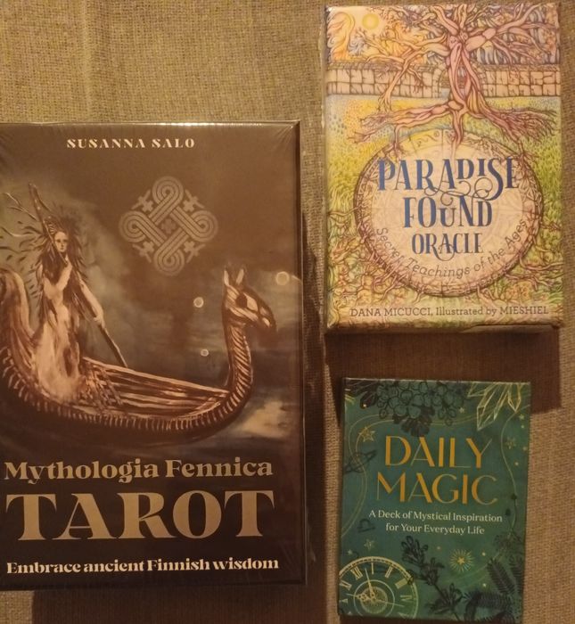 Карти Таро,  книги за Таро и други гадания