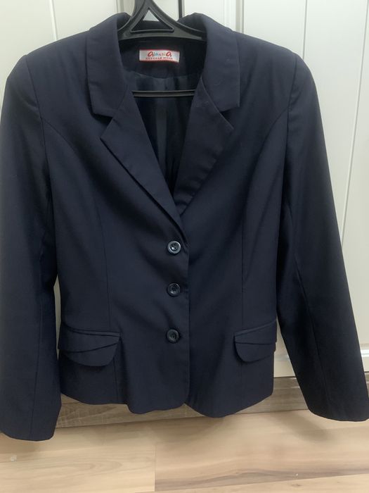 Продам костюм школьный для девочек