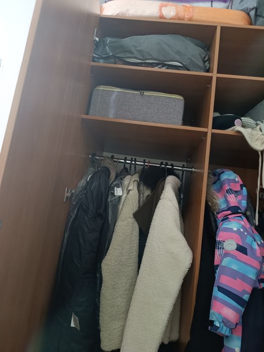 Продаем встроенный шкаф в коридор