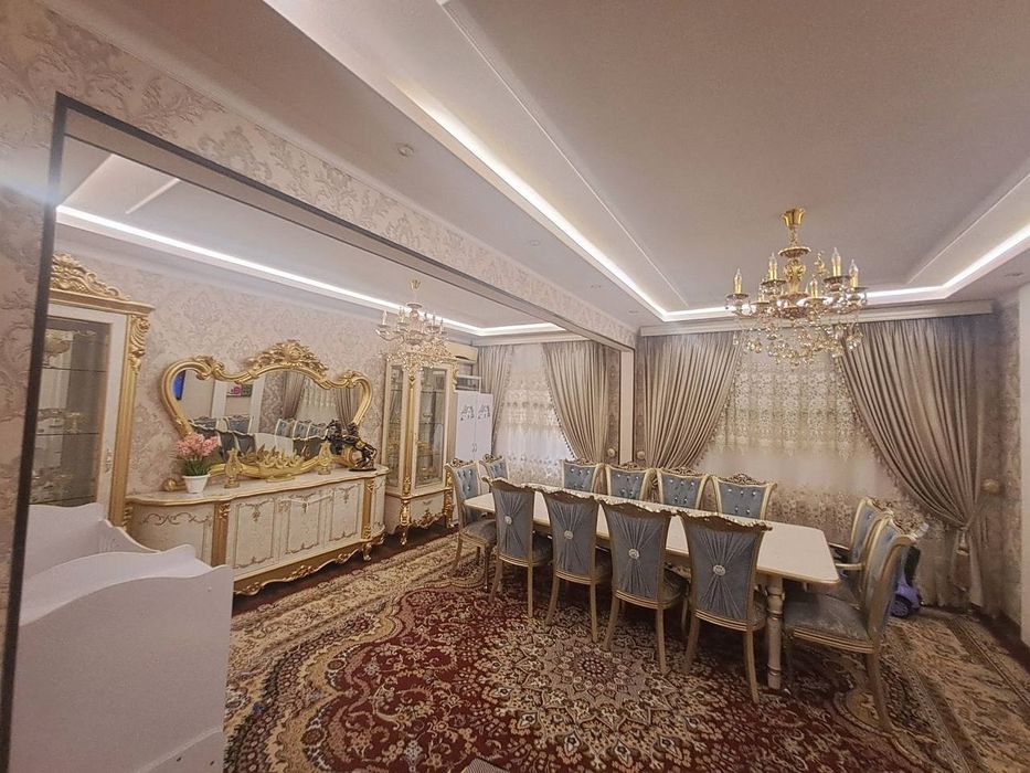 Продаётся 4-комнатная квартира 40-лет