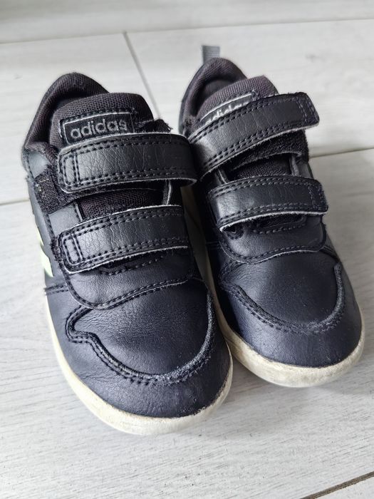 Маратонки адидас