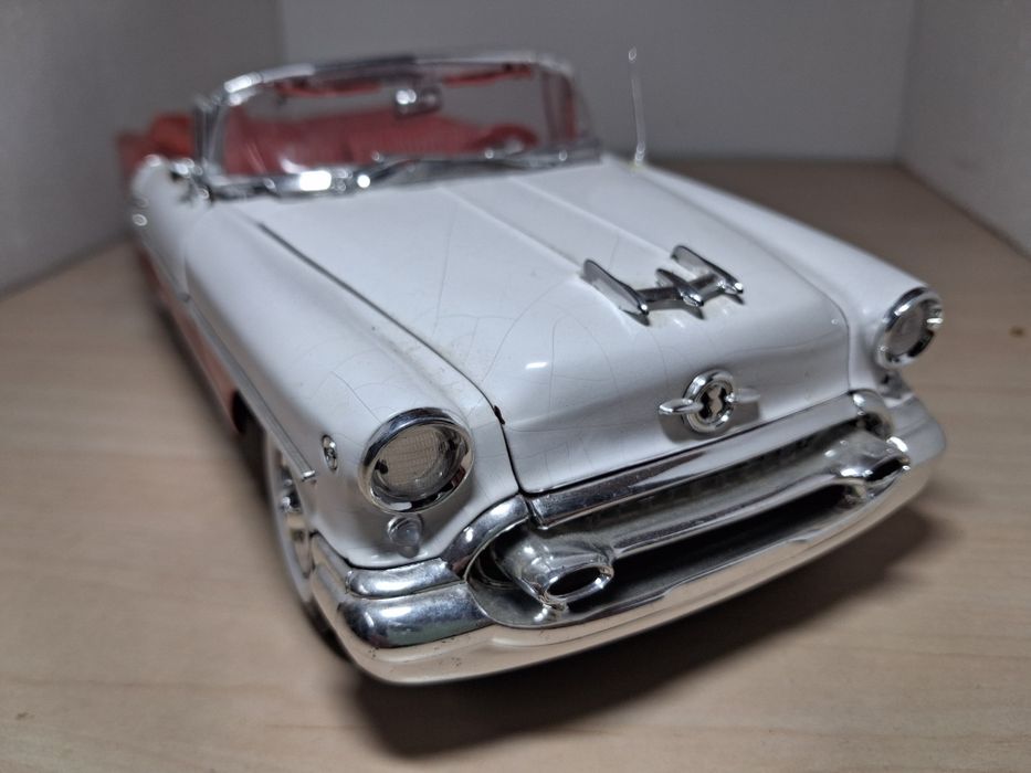 Scara 1:18 oldsmobile welly