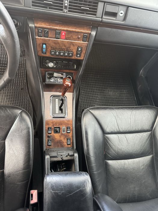MERCEDES-BENZ E-Class 1991 — imagine 4