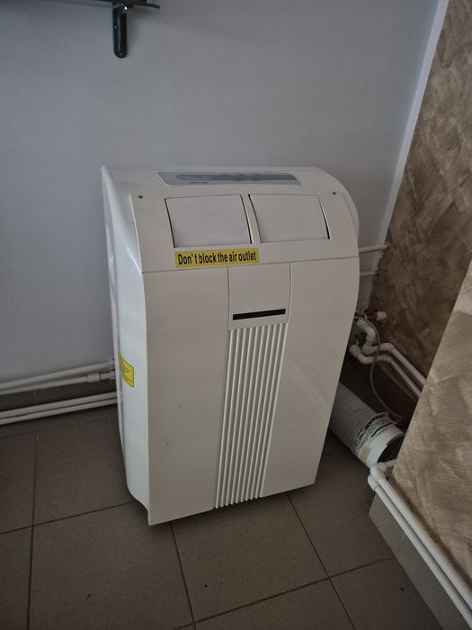 Vând canapea  2 locuri ,piele, roșie,fara defecte ,rupturi,zgarieturi  .  Esteachiziționata din Italia ,stare perfecta..