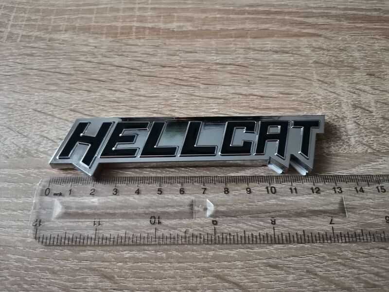 Dodge Hellcat емблема сребристо с черно