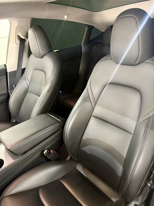 Tesla model Y RWD