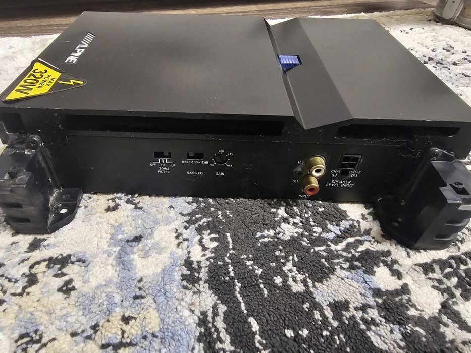 Statie amplificator auto Alpine