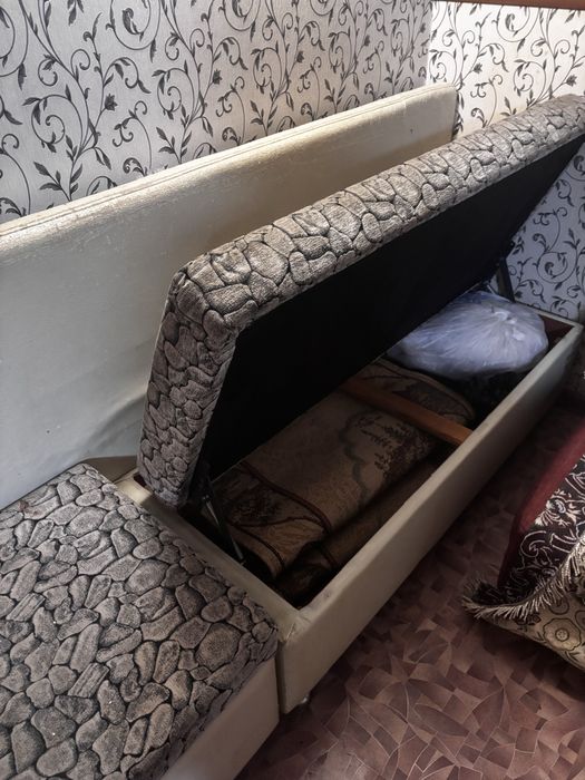 диван с полочкой