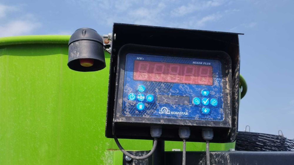 Кормораздатчик 6 кубов