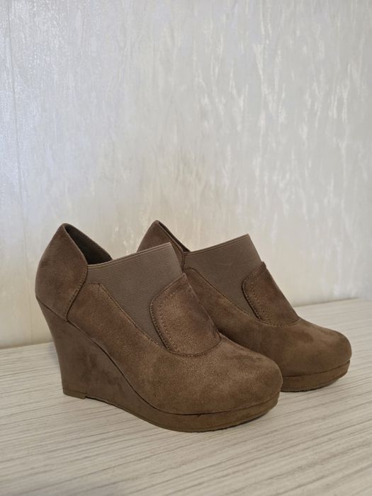 Botine cu aspect piele intoarsa