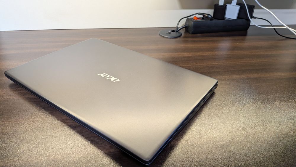 Acer Aspire 15 inch OM Window