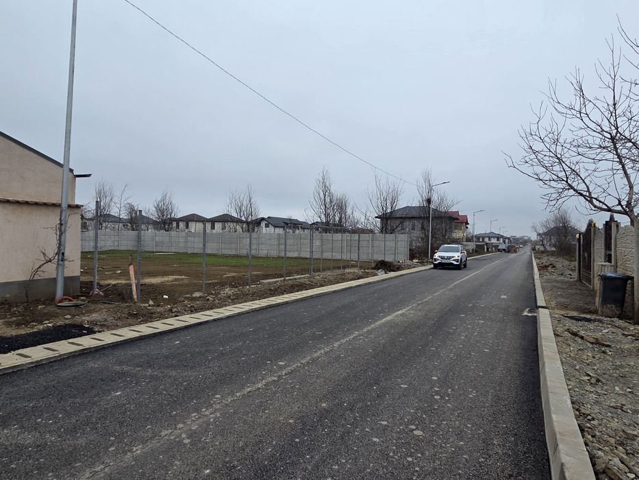 Teren de închiriat strada Safirului la drumul principal