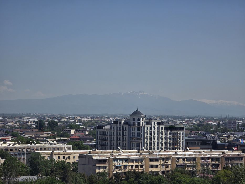 Продаётся 4-х комнатная квартира на Юнусабад-19. Новостроенным доме