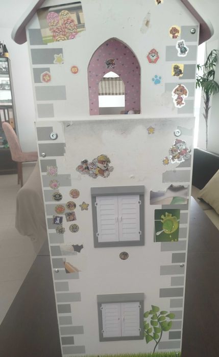 Продавам дървена къща за кукли на три етажа