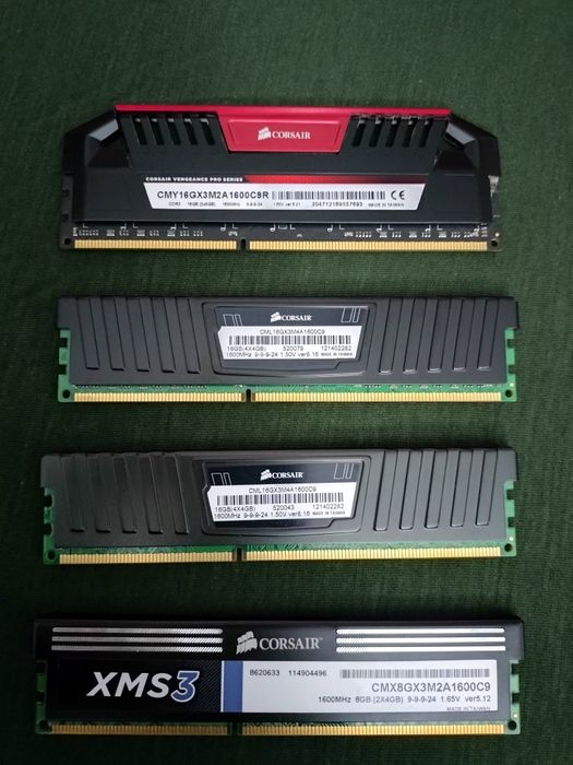 Memorii RAM Corsair 8GB DDR3