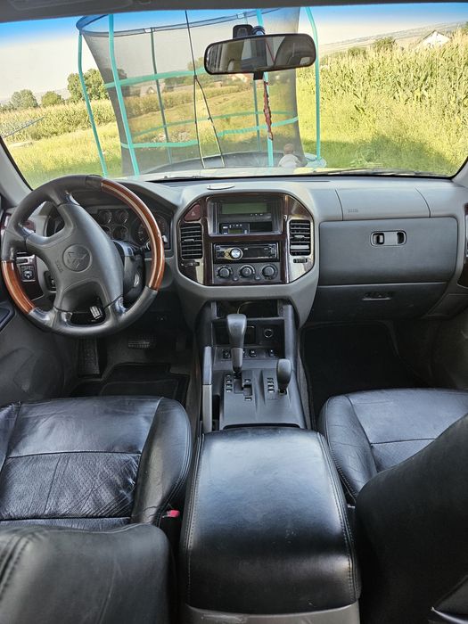 Vând Mitsubishi Pajero V60