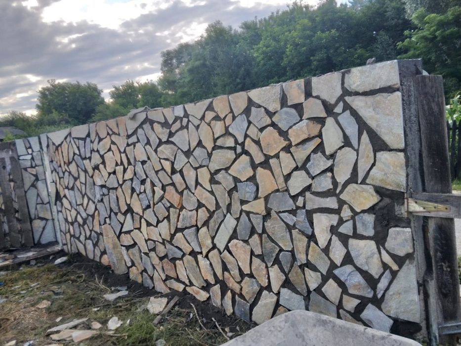 Avem piatra naturala și asiguram montajul în toată țara