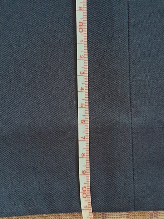 Продам школьные темно- синие  брюки на мальчика