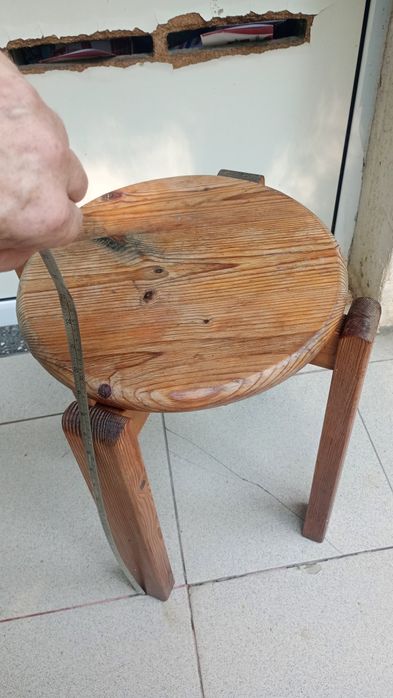 4 ри сгъваеми стола+дървена табуретка