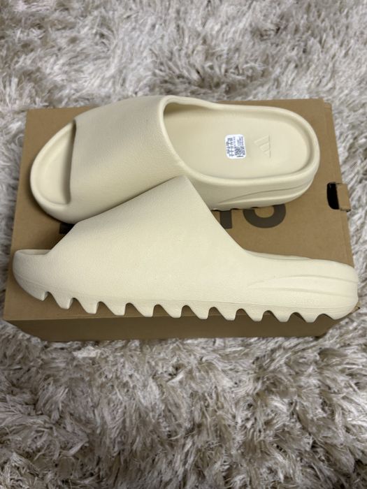 Yeezy Slides “Bone”