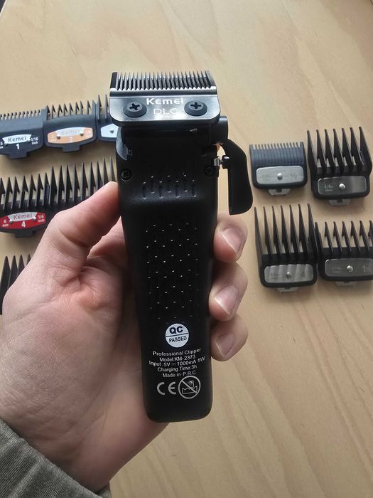 Машинка за подстригване Kemei KM 2373