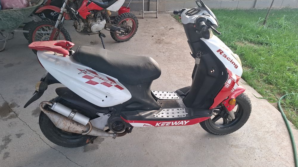 Vând scuter cu set de 80