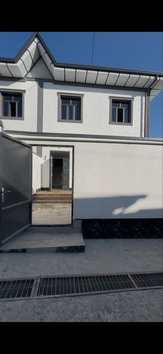 Hovli sotiladi 4xona + oshxona