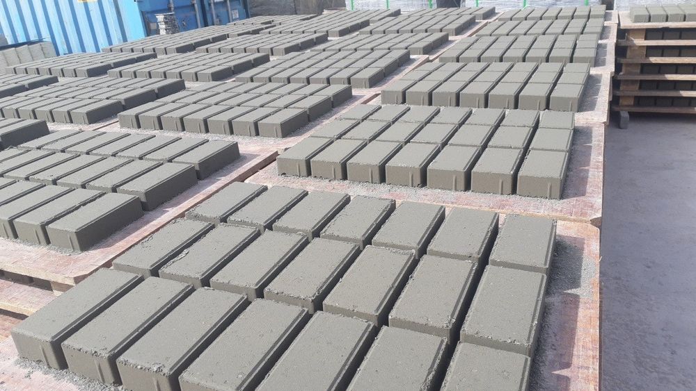 Газон решётка и пресс брусчатка