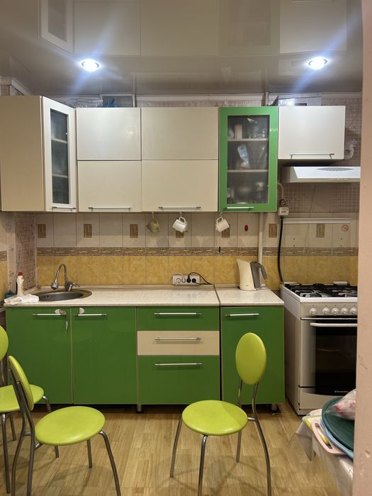 Кухонный гарнитур стол и стулья