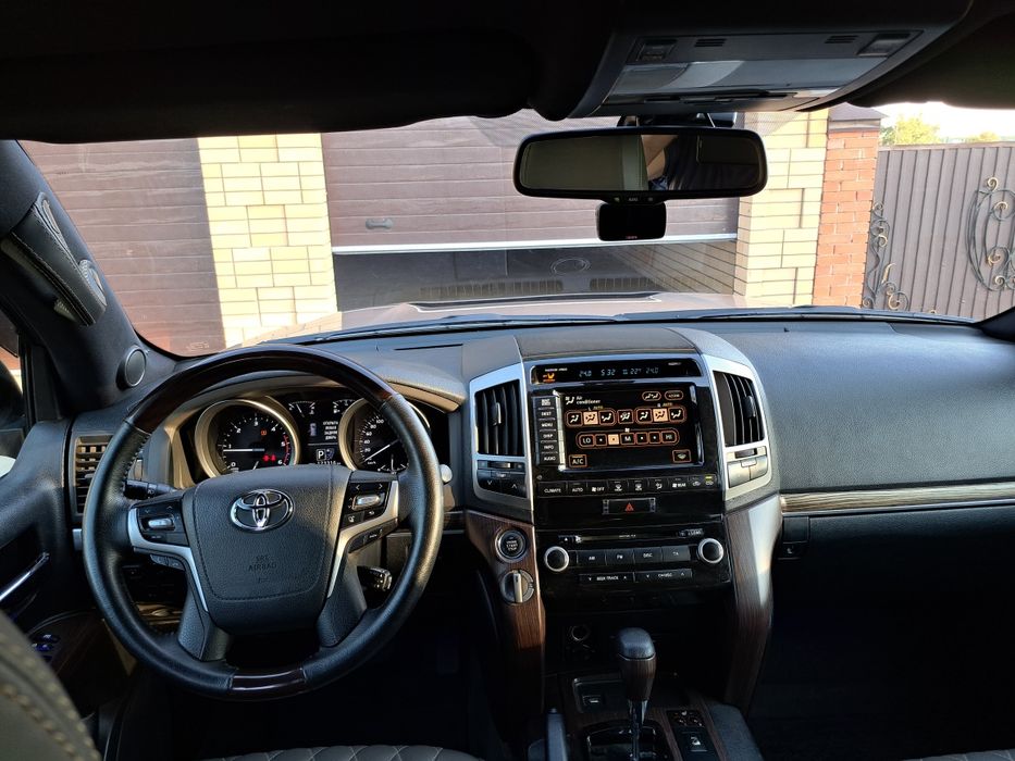 Toyota Land Cruiser 200