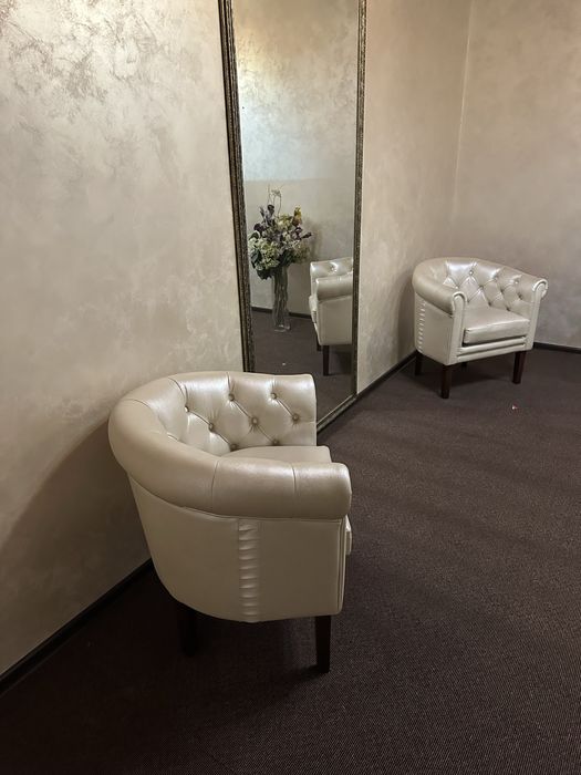 Продам кожаные кресла