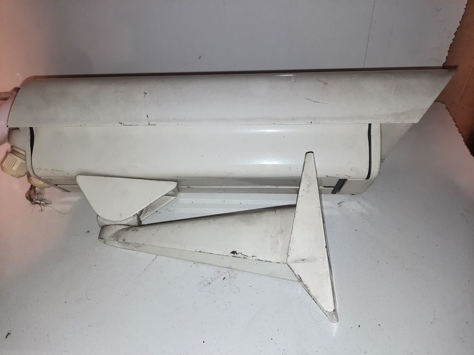 Кутия - кожух с камера за видеонаблюдение със стойка и отопление