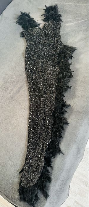 Официална рокля с пера