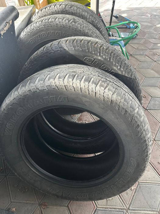 275/60/20  Yokohama Geolander G015