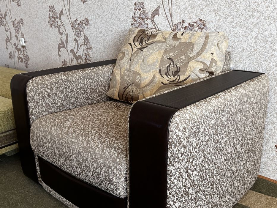 Большое удобное кресло